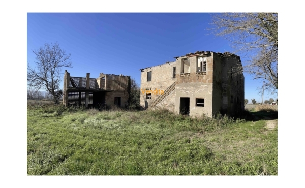 Casale da ristrutturare tra Spello e Foligno