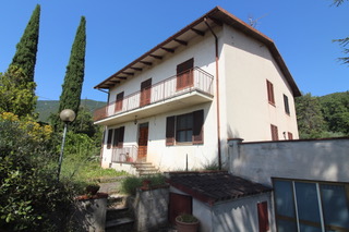 CASA IN VENDITA CON TERRENO